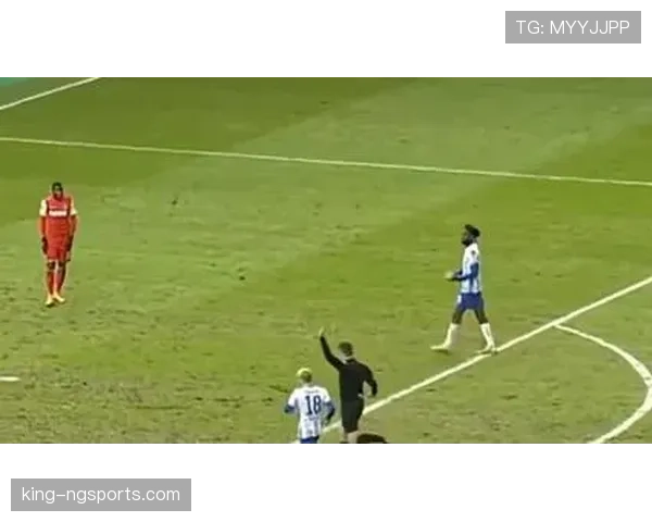 抢门将手中球为何直接判罚间接任意球？